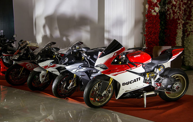 Dàn siêu xe, môtô tiền tỷ xuất hiện tại Sài Gòn