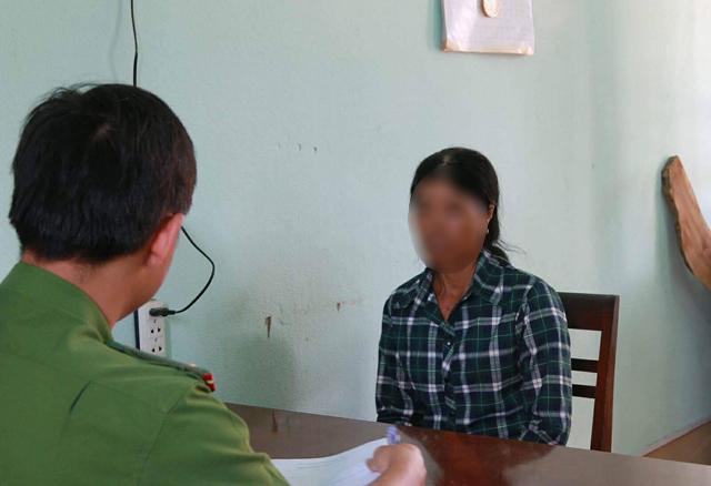 Vụ giết người phụ nữ, giấu xác dưới cống: Vợ nghi phạm giúp chồng?