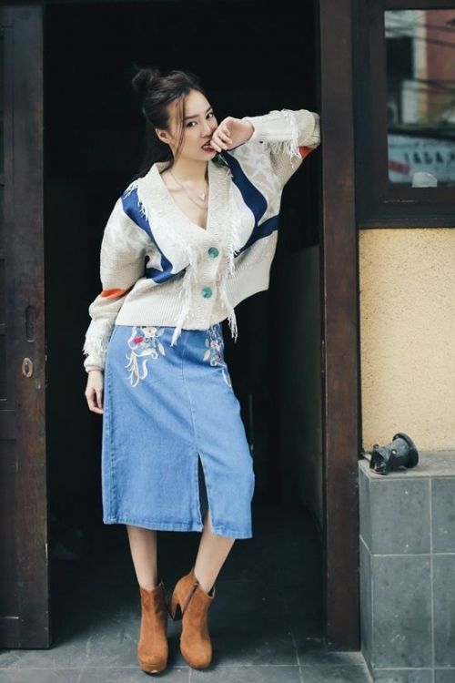 Cùng diện phong cách street style, Ninh Dương Lan Ngọc - Angela Phương Trinh: Ai chất hơn?
