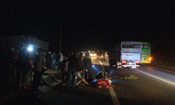 Nam thanh niên tử nạn do bị xe khách kéo lê cả chục mét