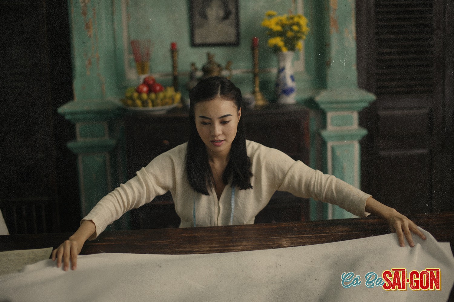 Giữa cơn mưa lời khen, người ta vẫn thấy Cô Ba Sài Gòn vướng những hạt sạn Giữa cơn mưa lời khen, người ta vẫn thấy Cô Ba Sài Gòn vướng những hạt sạn
