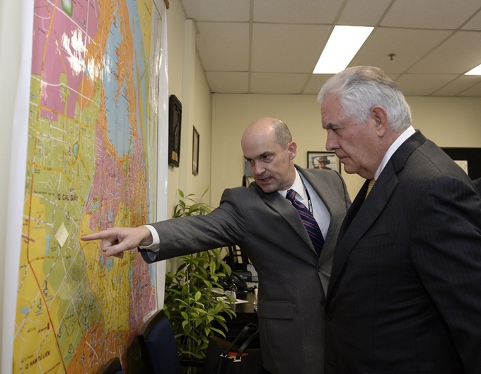 Ngoại trưởng Mỹ thăm di tích nhà tù Hỏa Lò, chùa Trấn Quốc