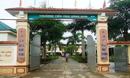 Khởi tố phụ huynh đánh học sinh và hiệu trưởng