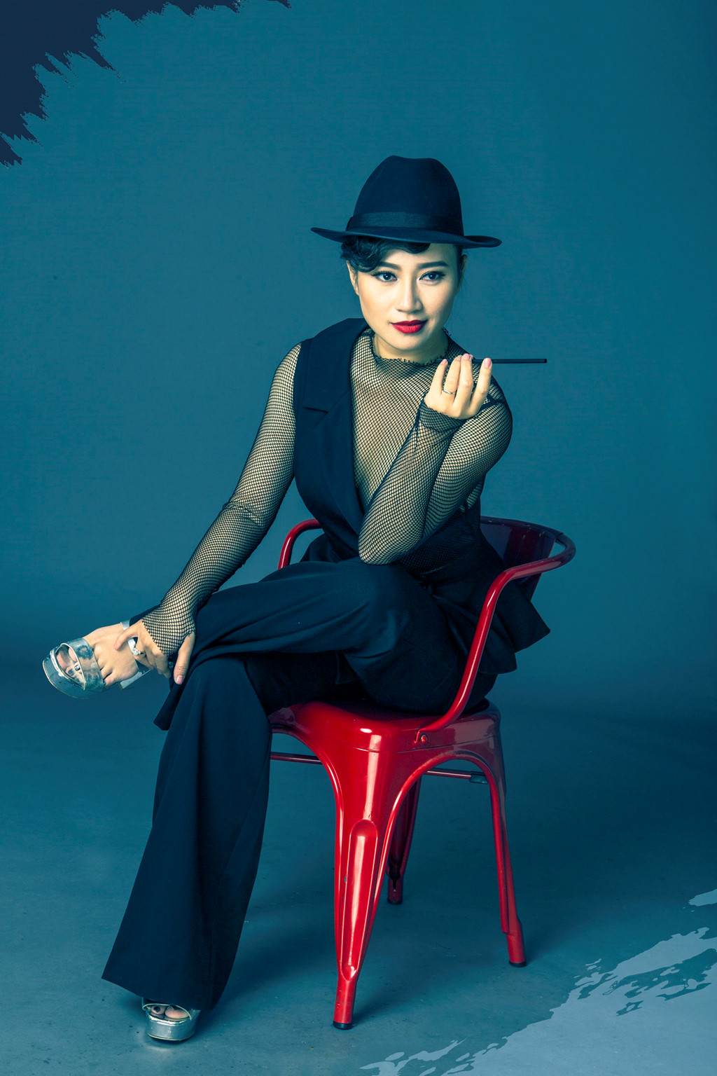 Khánh Linh: Sẵn sàng ăn chửi là chiêu trò PR đen của hot girl đi hát