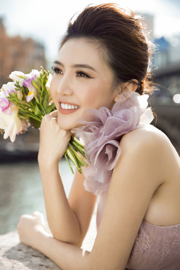 Ngọc Duyên sang Pháp chụp ảnh cưới với bạn trai hơn 18 tuổi