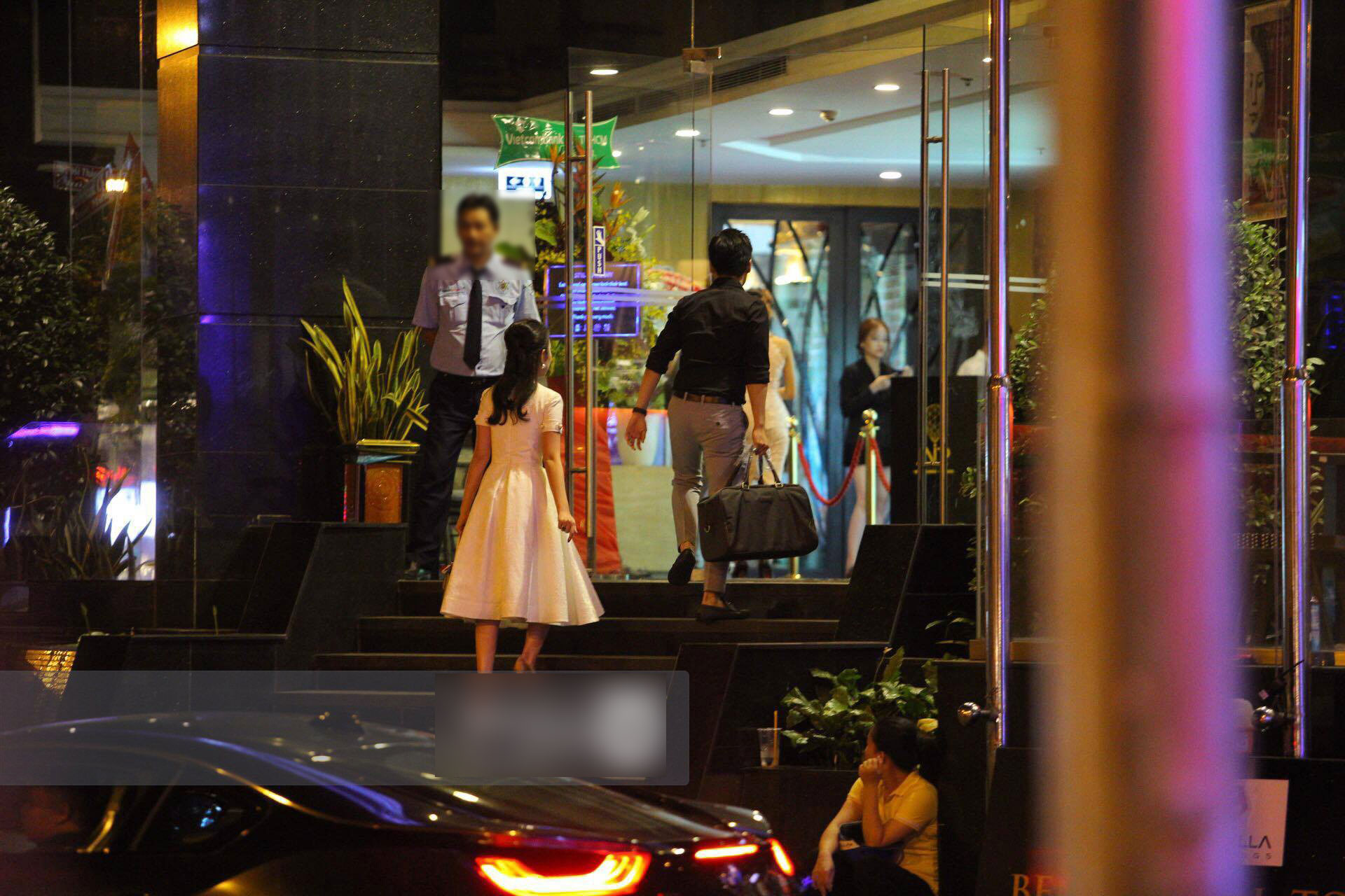 Bắt gặp Phan Thành - Xuân Thảo nắm tay tình tứ sau tiệc sinh nhật