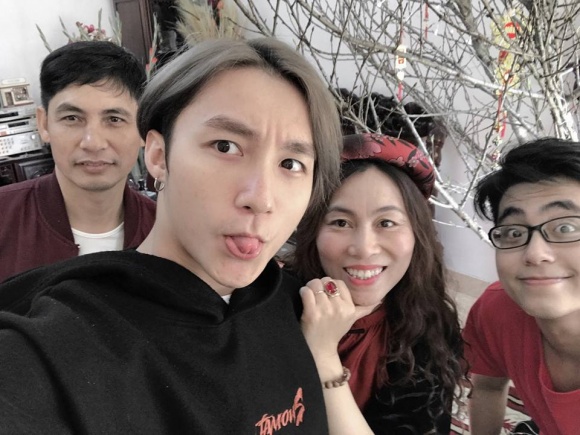 Chân dung mẹ trẻ đẹp, sành điệu của Sơn Tùng M-TP