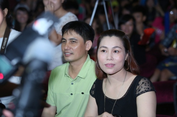 Chân dung mẹ trẻ đẹp, sành điệu của Sơn Tùng M-TP Chân dung mẹ trẻ đẹp, sành điệu của Sơn Tùng M-TP