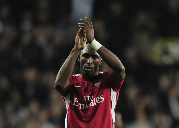 Cựu trung vệ Arsenal và tuyển Anh Sol Campbell sang Việt Nam