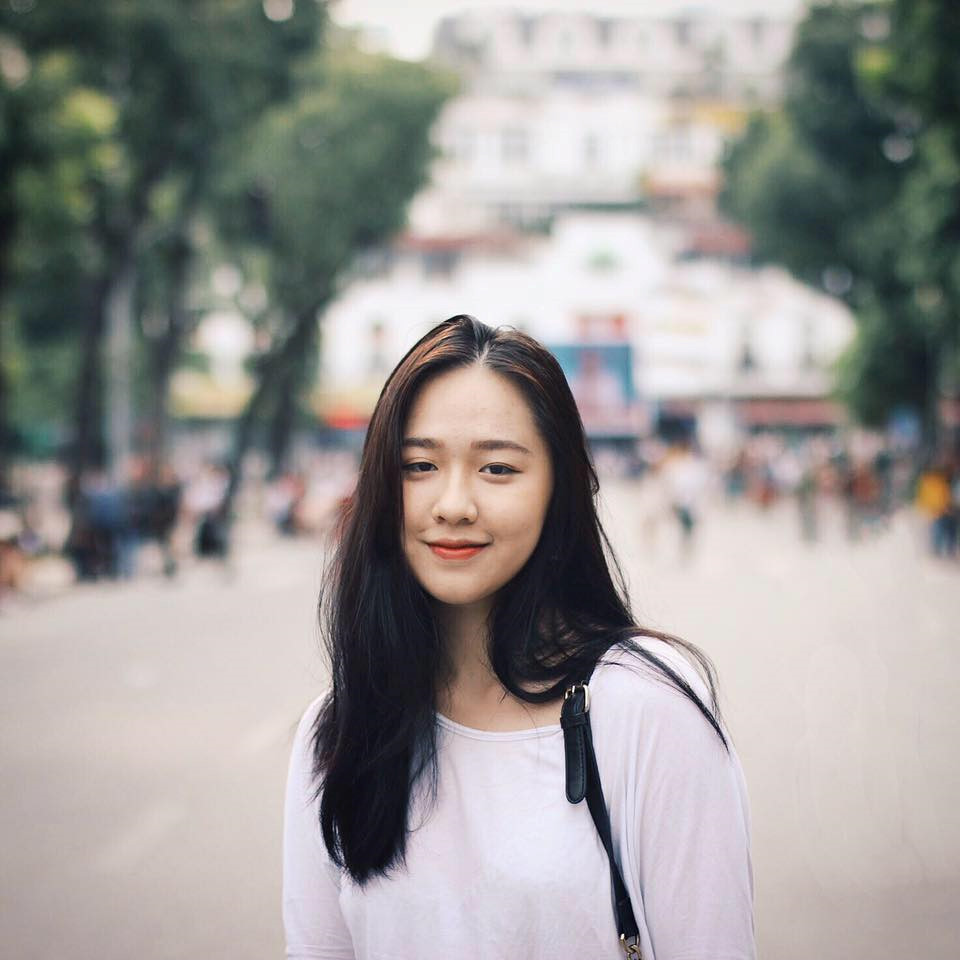 Nữ sinh tặng hoa Tổng thống Donald Trump khoá Facebook vì sợ bị chú ý