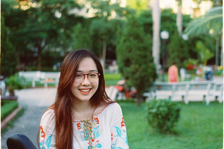 Nữ sinh tặng hoa Tổng thống Donald Trump khoá Facebook vì sợ bị chú ý