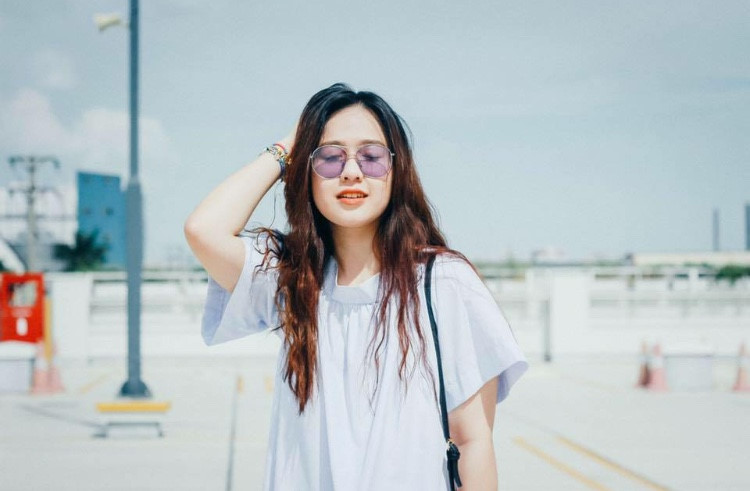 Nữ sinh tặng hoa Tổng thống Donald Trump khoá Facebook vì sợ bị chú ý