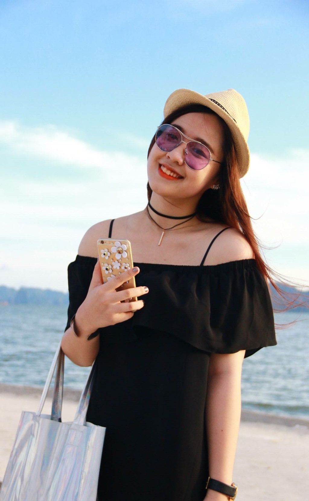 Nữ sinh tặng hoa Tổng thống Donald Trump khoá Facebook vì sợ bị chú ý