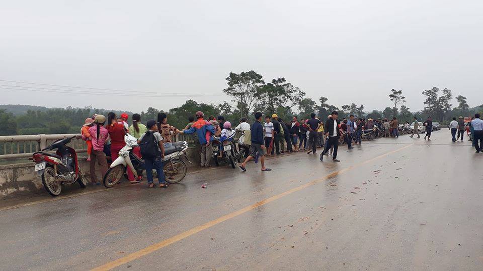 Hà Tĩnh: Tìm thấy thi thể thầy giáo để lại đôi dép, nhảy cầu tự tử