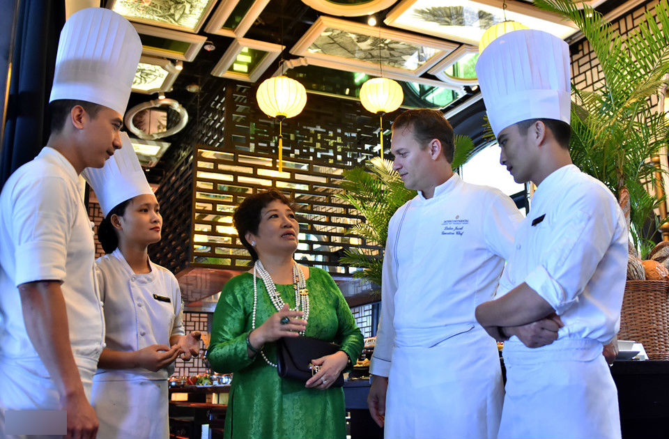 Ba mẹ con cùng nấu tiệc trưa cho các nhà lãnh đạo APEC