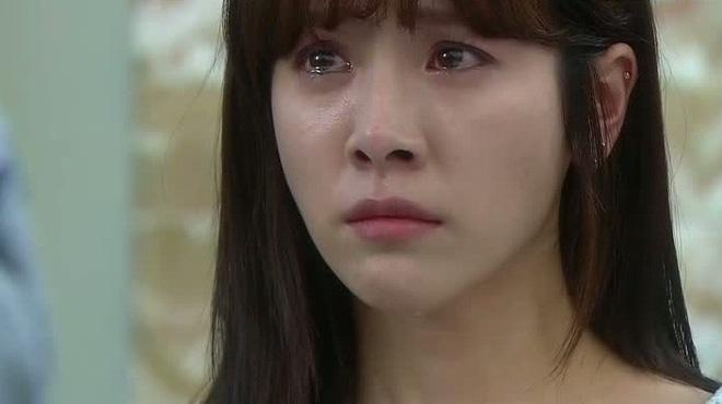 Tiểu thư nhà giàu tái mặt vì vị hôn phu bỏ trốn với cô gái kém mình mọi mặt