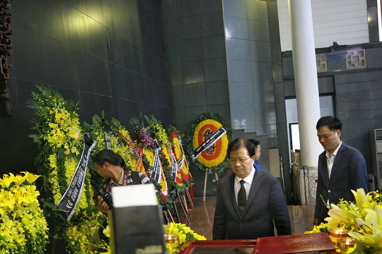 Tổng Bí thư gửi vòng hoa viếng cụ Hoàng Thị Minh Hồ