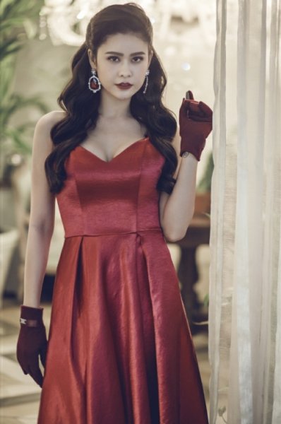 Sau lùm xùm ly hôn, mẹ một con Trương Quỳnh Anh khoe vẻ đẹp nền nã với style cổ điển