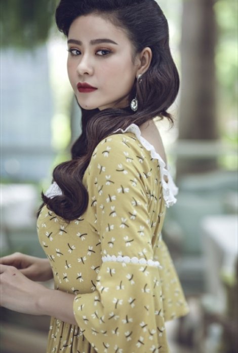 Sau lùm xùm ly hôn, mẹ một con Trương Quỳnh Anh khoe vẻ đẹp nền nã với style cổ điển