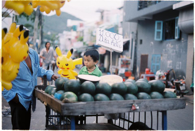 Bức ảnh chụp trộm xe dưa hấu khiến bạn thấy yêu thương đong đầy cả góc đường