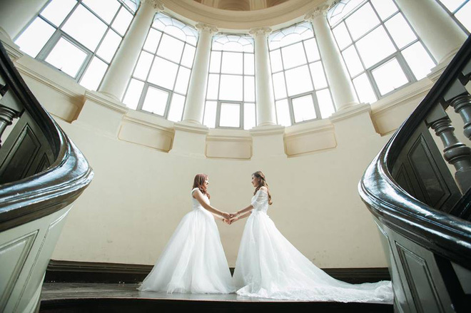 Từng là tình địch vì cùng yêu chung một cô gái, 2 cô nàng bỗng tìm hiểu, cảm thông rồi yêu nhau từ lúc nào không hay