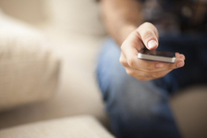 Con gái có biểu hiện kỳ lạ, ông bố bàng hoàng phát hiện điều kinh khủng mà cô bé đang giấu diếm trong iPad