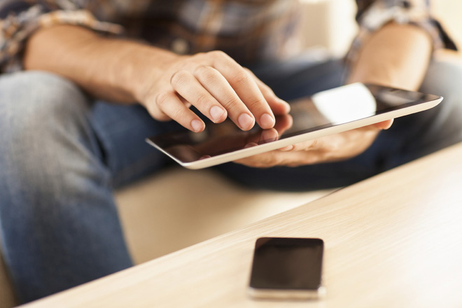 Con gái có biểu hiện kỳ lạ, ông bố bàng hoàng phát hiện điều kinh khủng mà cô bé đang giấu diếm trong iPad