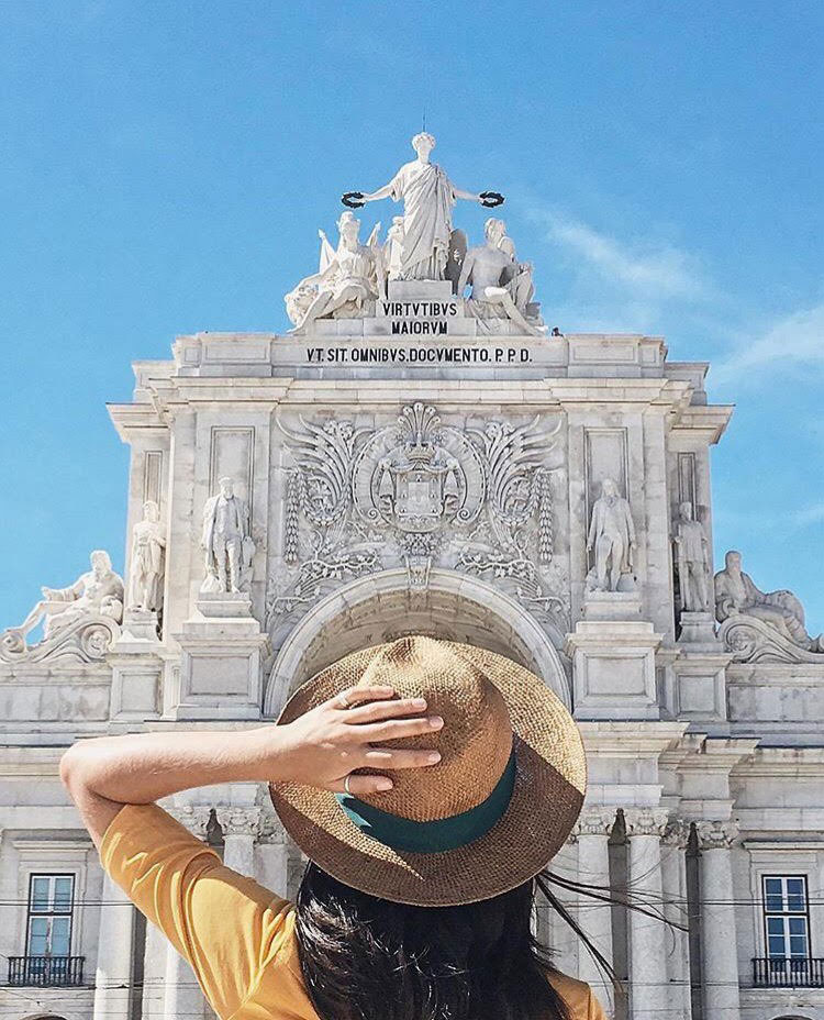 Giới trẻ cuồng bói toán, chiêm tinh: Khi lỗi không thuộc về các vì sao