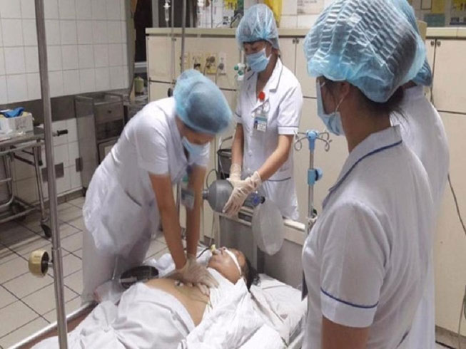 Vụ chạy thận 8 người chết: Phải có hóa đơn đỏ đám ma?