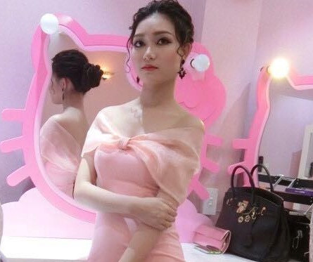 Cô gái Sài Gòn cuồng Hello Kitty vẫn được bạn trai hết lòng ủng hộ