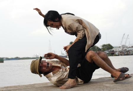 Bị vợ đầy đọa chục năm, ông chồng 60 tuổi quyết ly hôn bằng mọi giá