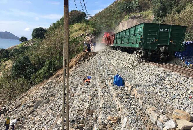 Thông tuyến đường sắt Bắc – Nam đoạn qua Đèo Cả