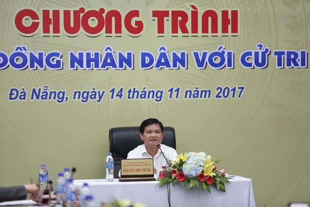 Lãnh đạo Đà Nẵng ngồi trong ô tô vẫn không dám đi gần xe ben