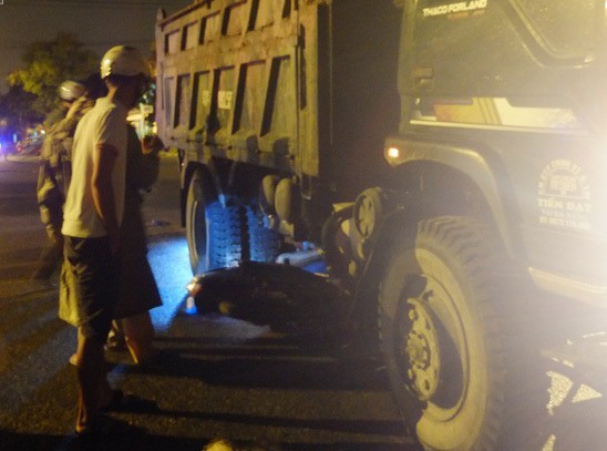 Lãnh đạo Đà Nẵng ngồi trong ô tô vẫn không dám đi gần xe ben