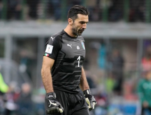 Buffon bật khóc, cầu thủ Italy ngã gục sau thất bại