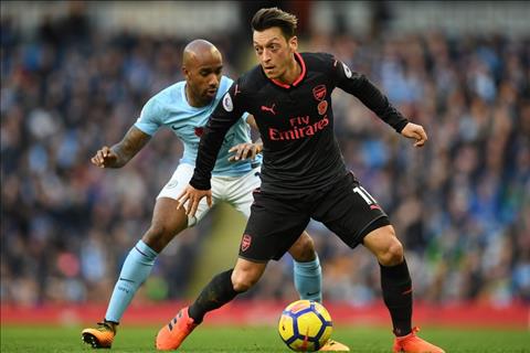 M.U gặp đối thủ lớn trong thương vụ Ozil