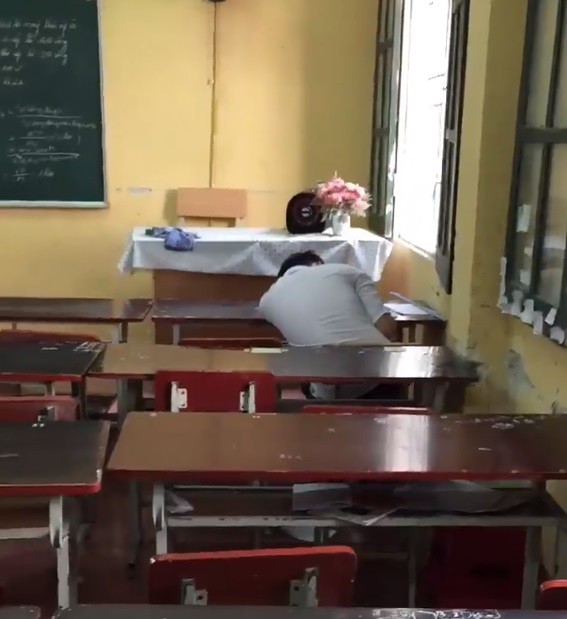 Bộ sưu tập những nhà vô địch ngủ trong lớp, ngủ từ sáng tới chiều mà không dậy