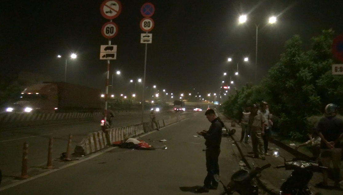 Người đàn ông tử vong bất thường cạnh chiếc xe máy bị hư hỏng trên quốc lộ 1