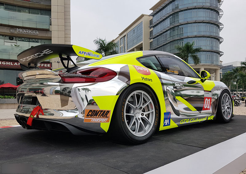 Xe đua lạ mắt Porsche Cayman GT4 ở Sài Gòn