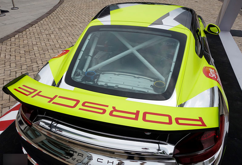 Xe đua lạ mắt Porsche Cayman GT4 ở Sài Gòn