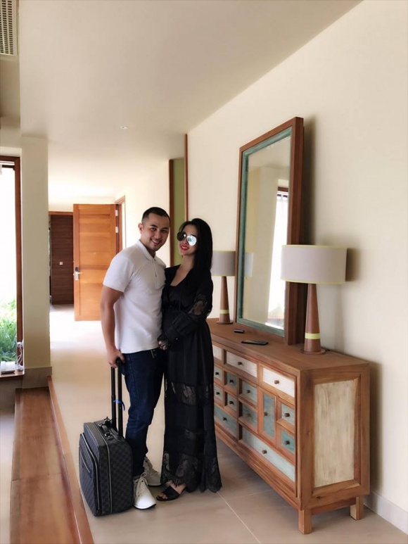 Bảo Thy hạnh phúc khoe chị dâu xinh đẹp đang mang bầu