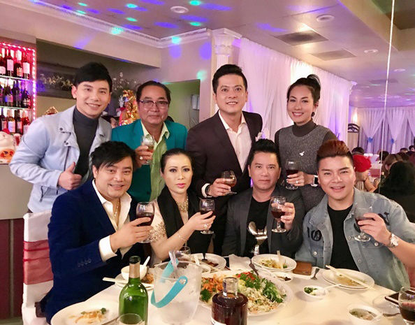Dàn sao Việt nô nức dự tiệc đầy tháng con gái diễn viên Hoàng Anh và vợ Việt kiều ở Mỹ