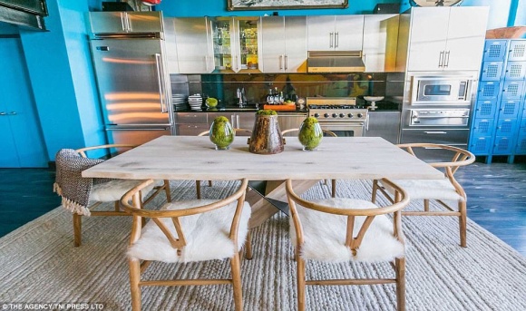 Cướp biển Johnny Depp bán hết 5 căn penthouse thu về hơn 247 tỷ đồng