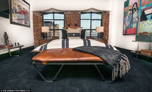 Cướp biển Johnny Depp bán hết 5 căn penthouse thu về hơn 247 tỷ đồng Cướp biển Johnny Depp bán hết 5 căn penthouse thu về hơn 247 tỷ đồng