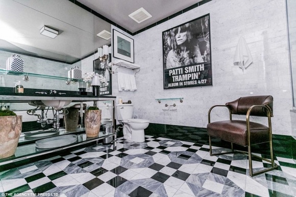 Cướp biển Johnny Depp bán hết 5 căn penthouse thu về hơn 247 tỷ đồng