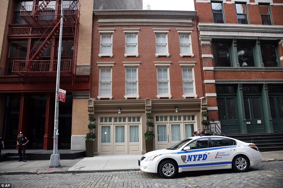 Cận cảnh ngôi nhà giá 400 tỉ vừa mua của nữ ca sĩ 28 tuổi