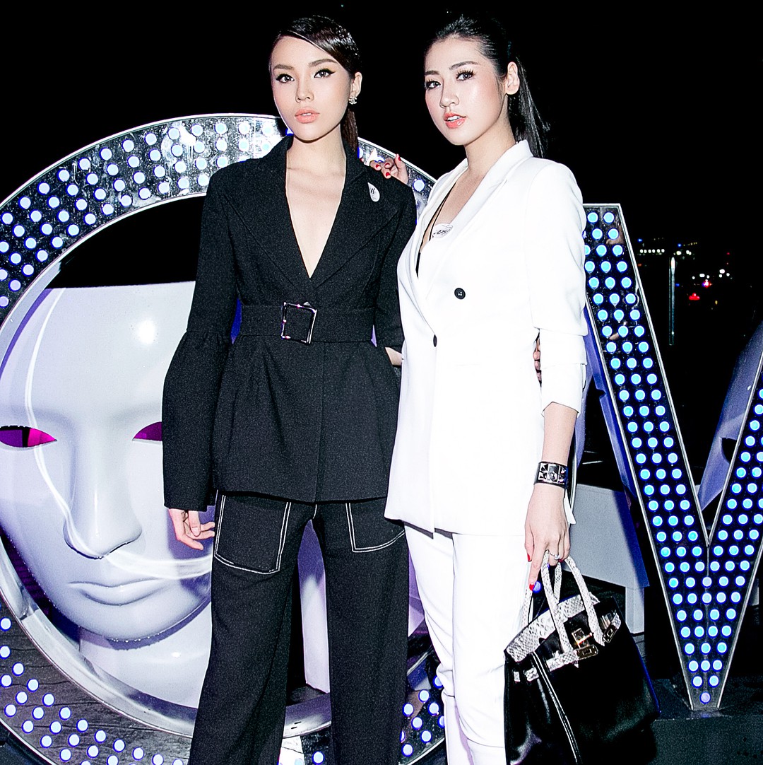 Chúc mừng sinh nhật kiểu Dương Tú Anh: Đăng cả chùm ảnh, nhưng chỉ có 1 tấm chụp chung với chủ tiệc sinh nhật!