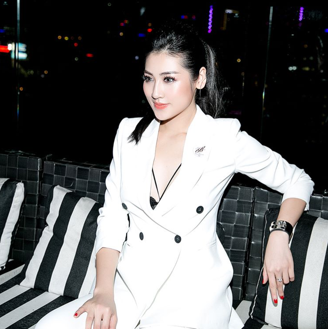 Chúc mừng sinh nhật kiểu Dương Tú Anh: Đăng cả chùm ảnh, nhưng chỉ có 1 tấm chụp chung với chủ tiệc sinh nhật! Chúc mừng sinh nhật kiểu Dương Tú Anh: Đăng cả chùm ảnh, nhưng chỉ có 1 tấm chụp chung với chủ tiệc sinh nhật!
