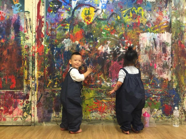 Chồng đại gia gặp khó khăn, Từ Nhược Tuyên ra sức kiếm tiền