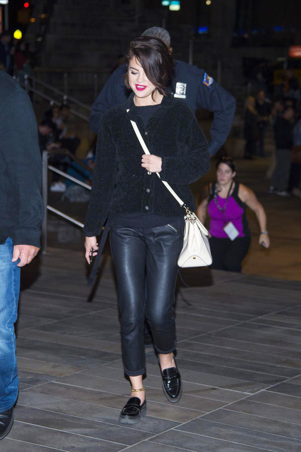 Đôi giày giản dị được Selena Gomez diện mọi lúc mọi nơi